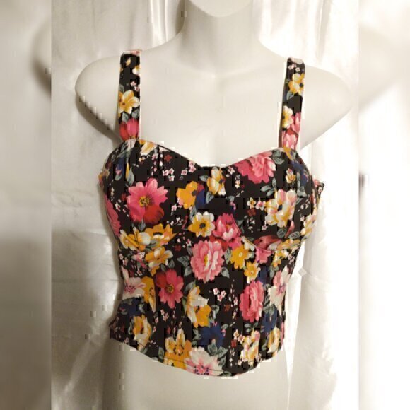 UNBRANDED Tops - Black Floral Cropped Zip Up Tank Top XL